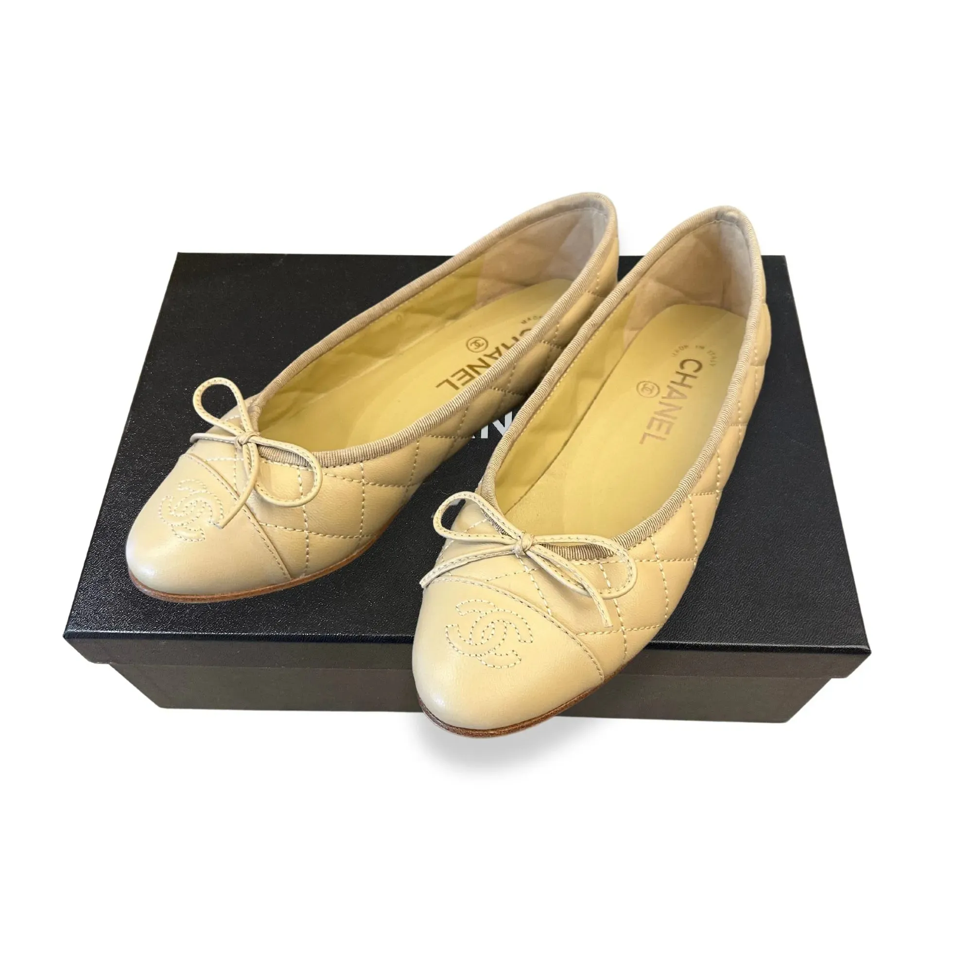 CHANEL BEIGE LEATHER BALLET FLATS