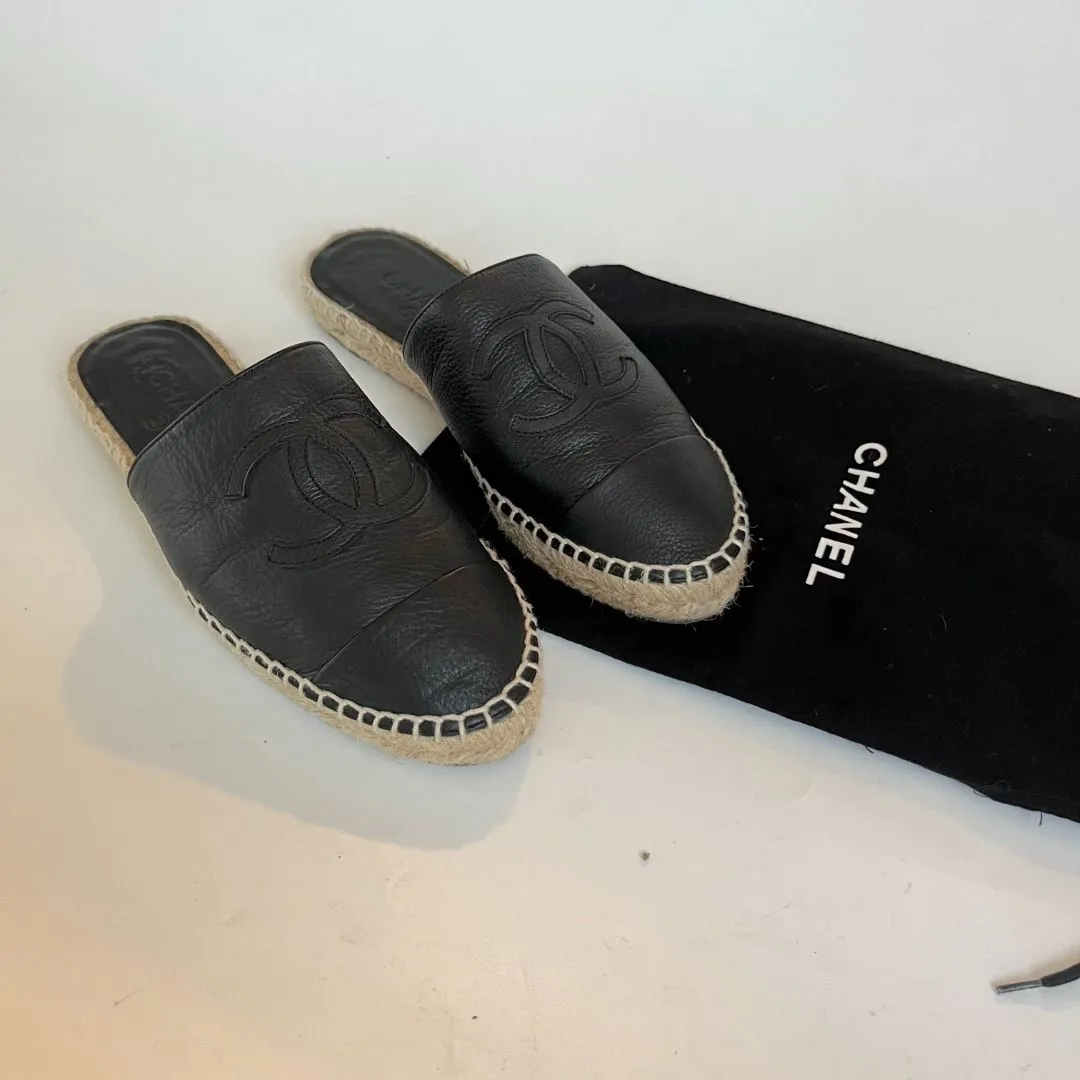 Chanel black leather mule espadrille flats , 37