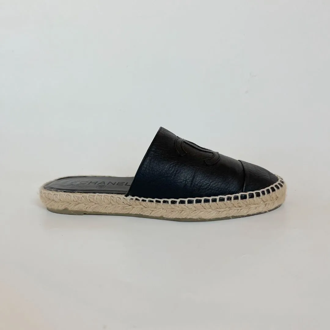 Chanel black leather mule espadrille flats , 37