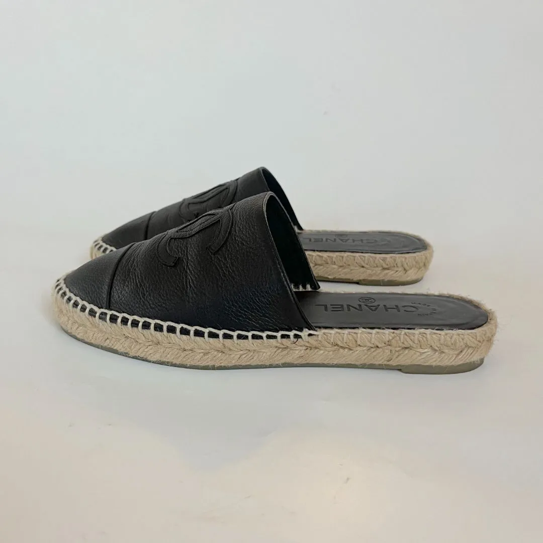 Chanel black leather mule espadrille flats , 37