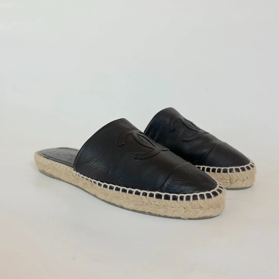 Chanel black leather mule espadrille flats , 37