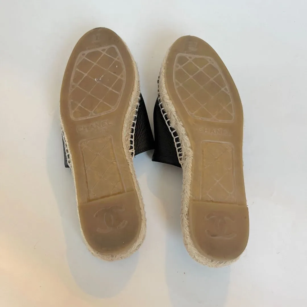 Chanel black leather mule espadrille flats , 37