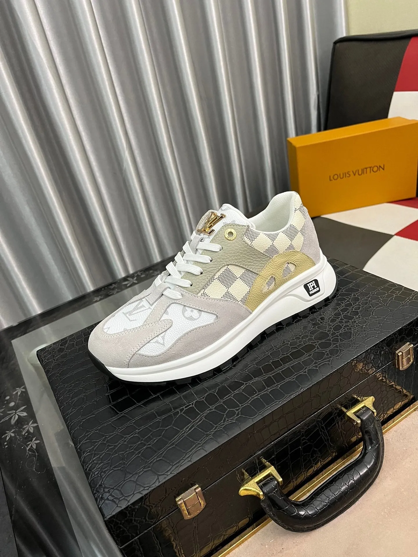 MSE082 LV Men's Sneakers / Size5-11