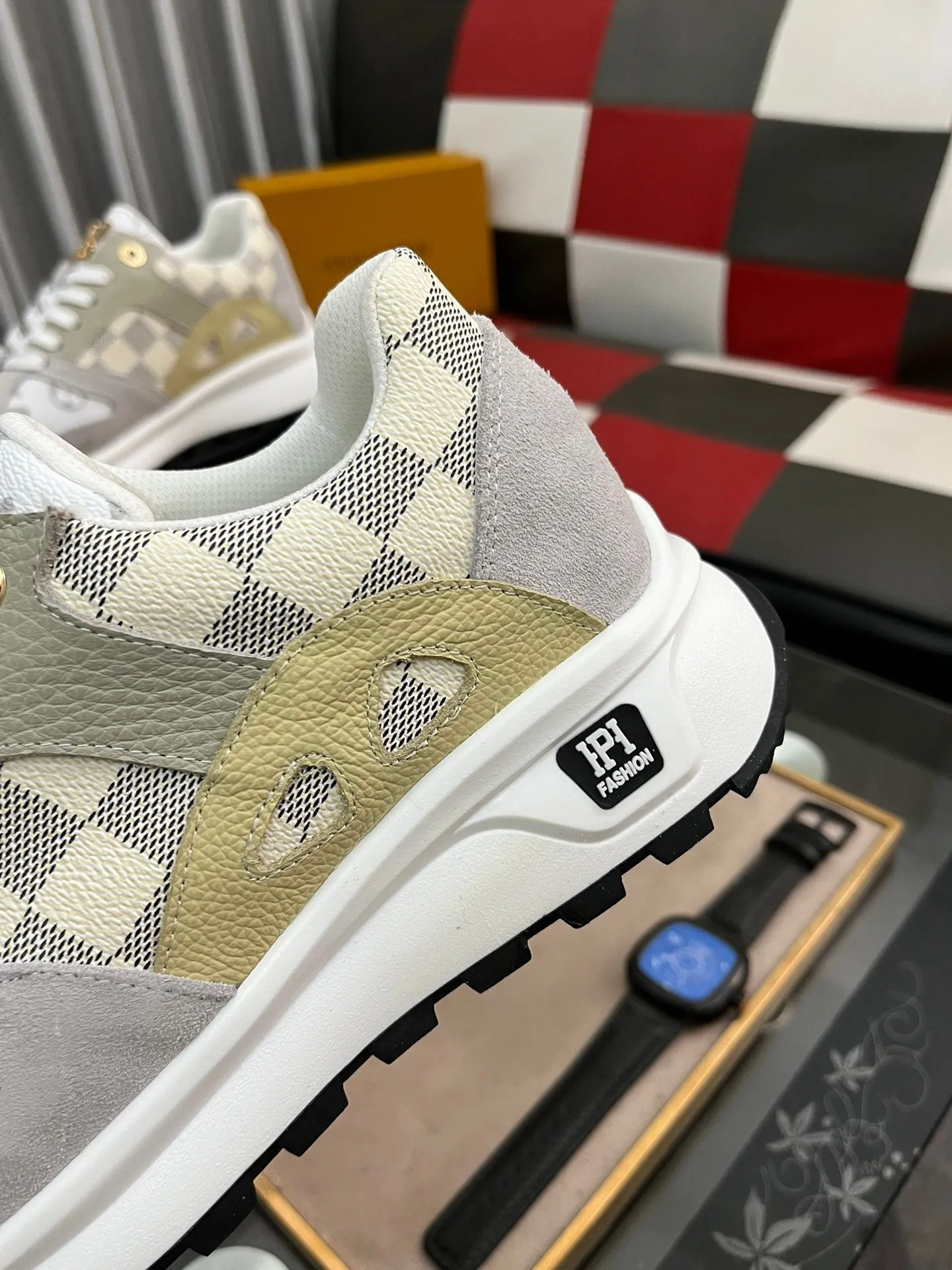 MSE082 LV Men's Sneakers / Size5-11