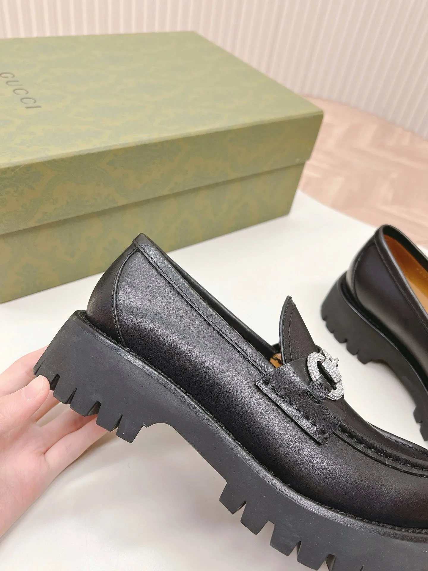 SE1508 Gucci Women's lug sole loafer / Size5-10