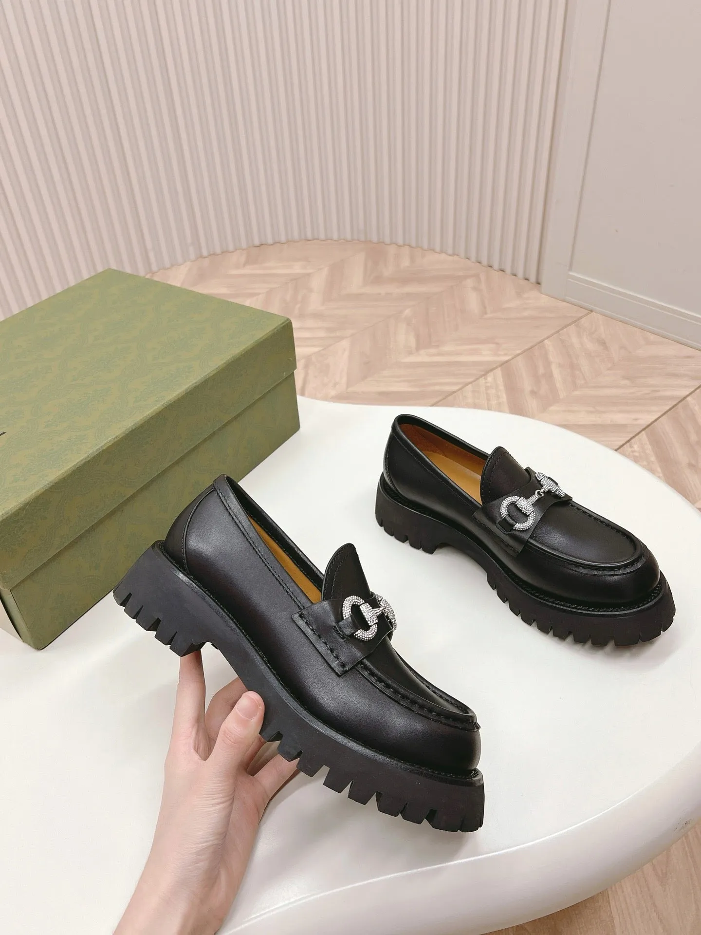 SE1508 Gucci Women's lug sole loafer / Size5-10