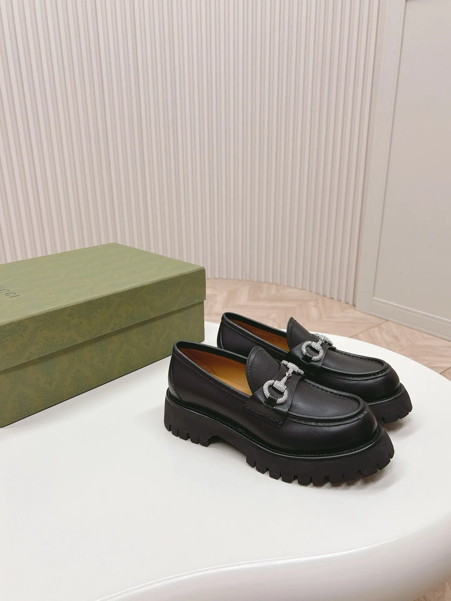 SE1508 Gucci Women's lug sole loafer / Size5-10