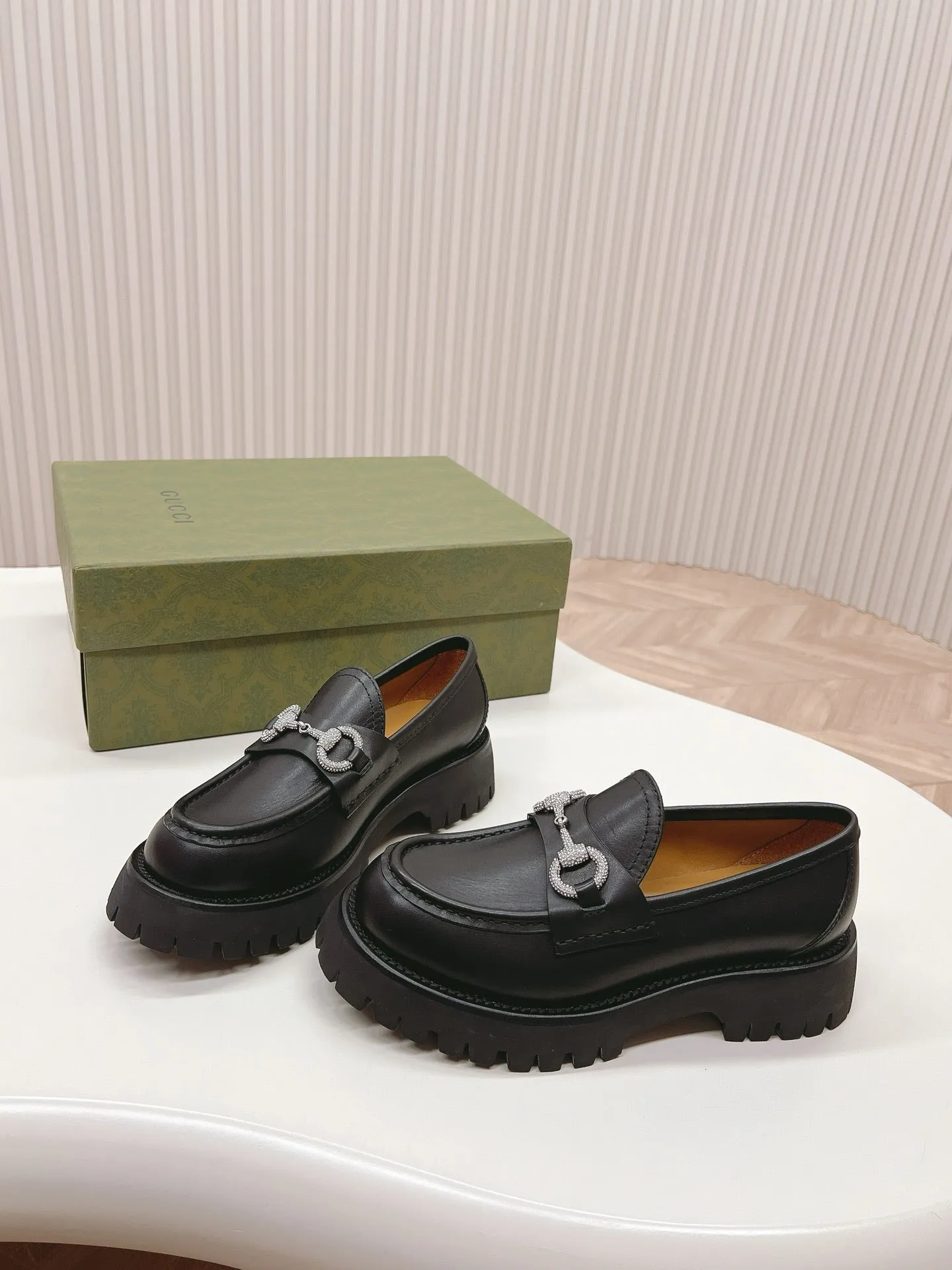SE1508 Gucci Women's lug sole loafer / Size5-10