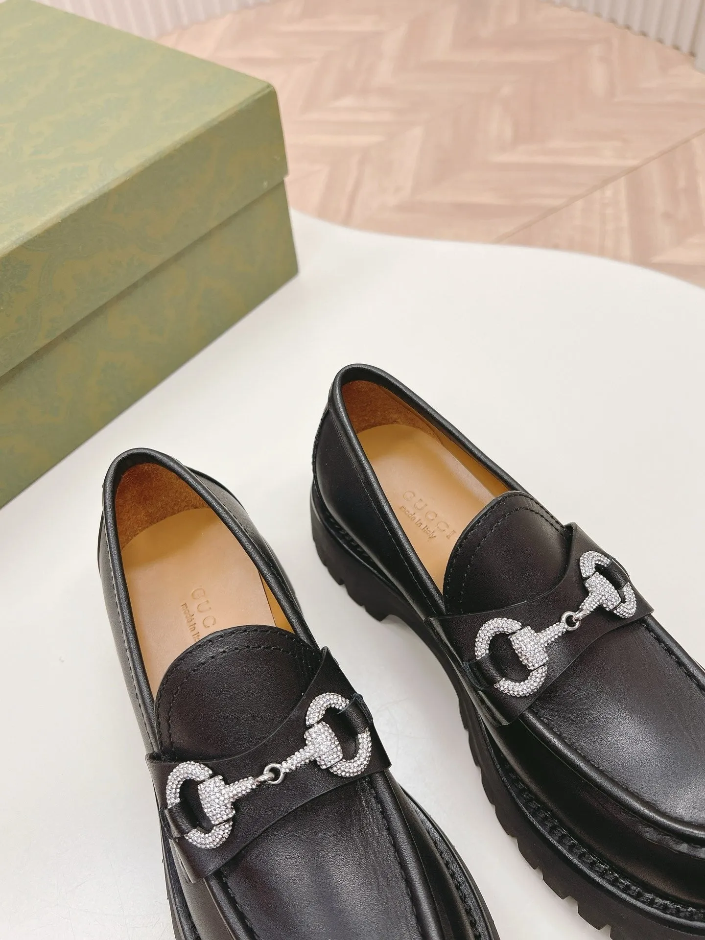 SE1508 Gucci Women's lug sole loafer / Size5-10